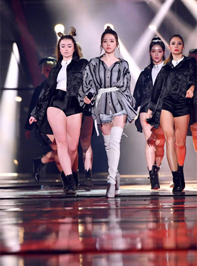 张靓颖真的净身出户后怎么样,张靓颖净身出户吗