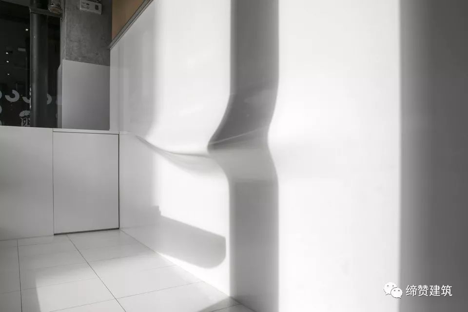 「佳作鉴赏」21Cake首家线*体下**验店-上海复兴SOHO店