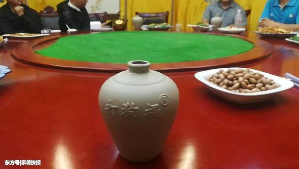 杯酒话乡情，酒好情更浓！