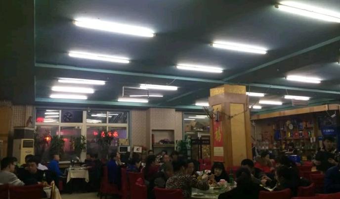 吃他家菜都得拼桌吃，一道雪衣豆沙就卖了70多年！