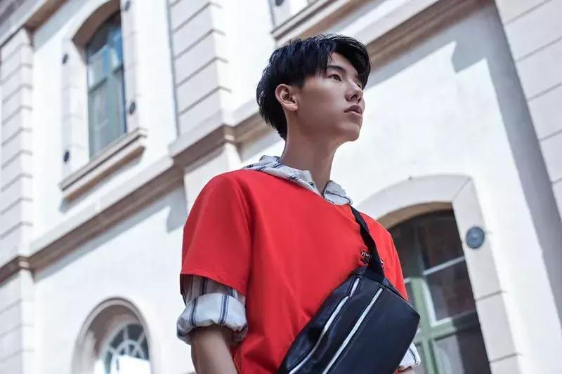 以后装逼就说我穿李宁的时候，你还在穿阿迪耐克