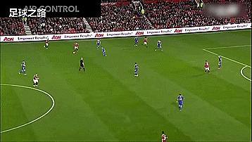 如何侧身接长传球,边后卫接球要领和处理球要领