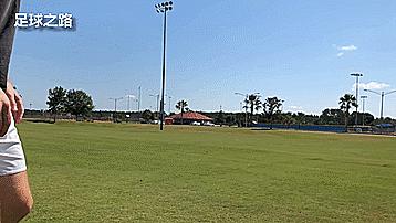 如何侧身接长传球,边后卫接球要领和处理球要领