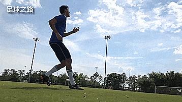 如何侧身接长传球,边后卫接球要领和处理球要领