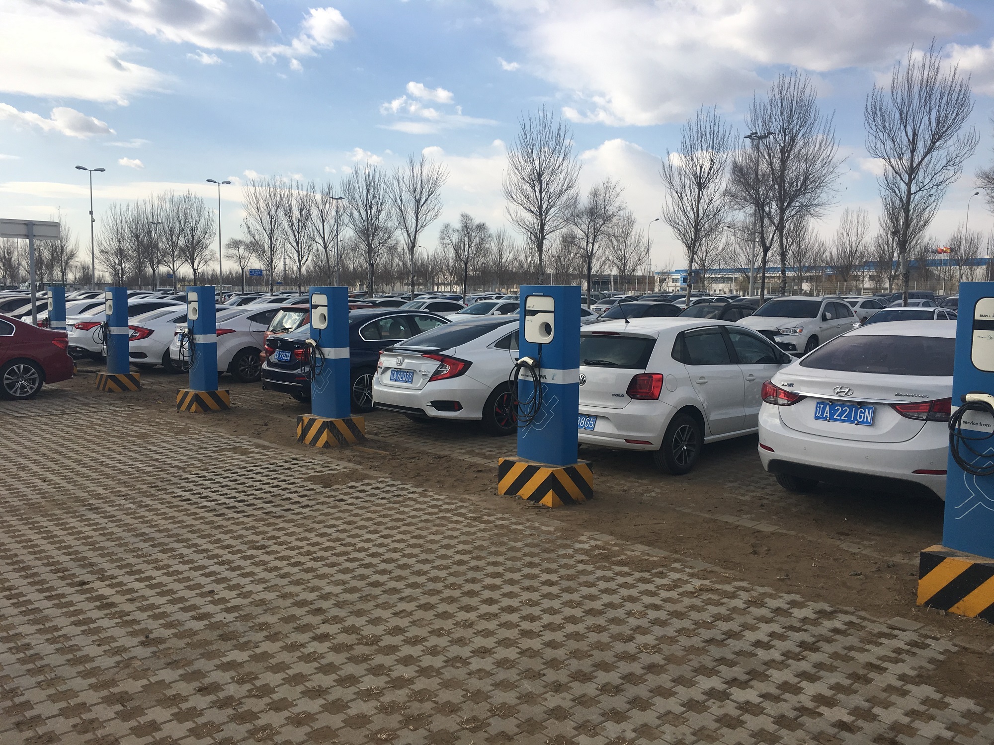 如果大家都不买国产车会怎样,再不努力就买不起国产车