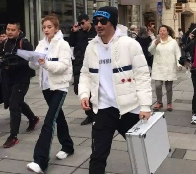 angelababy被怼女生名场面,angelababy淋水风波