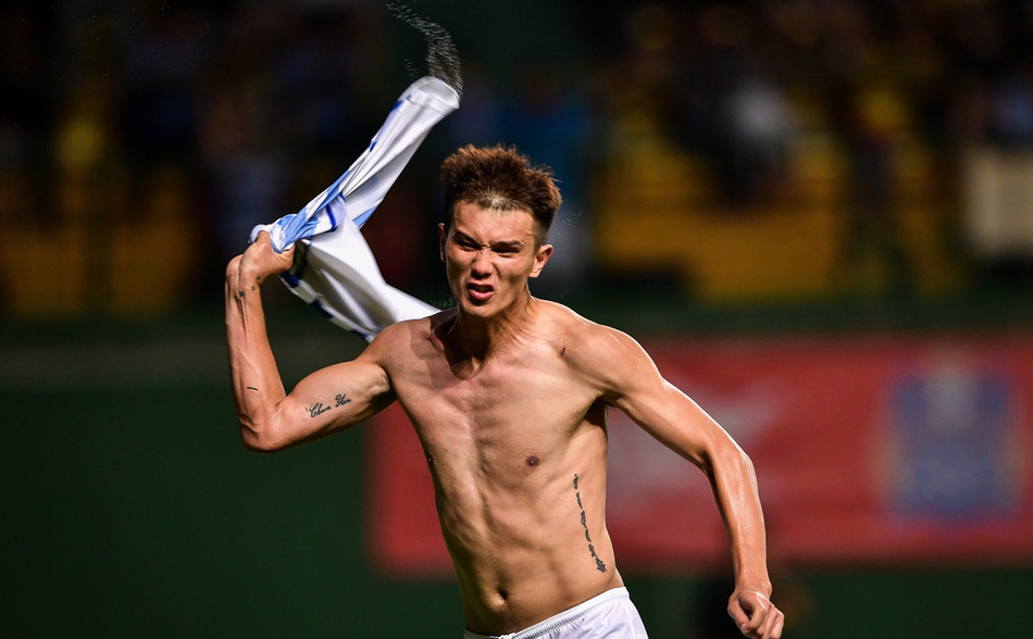 肖智为什么是红牌,肖智庆祝红牌