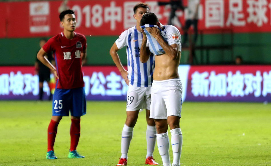 肖智为什么是红牌,肖智庆祝红牌