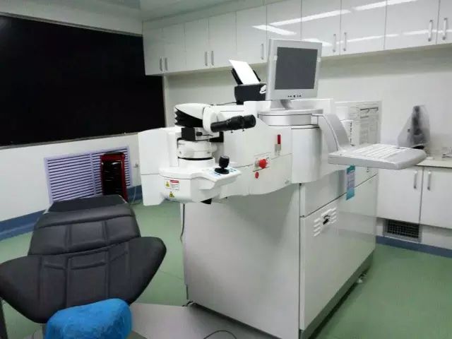 外伤眼睛肿了热敷还是冷敷好,眼睛打肿了是冷敷还是热敷好