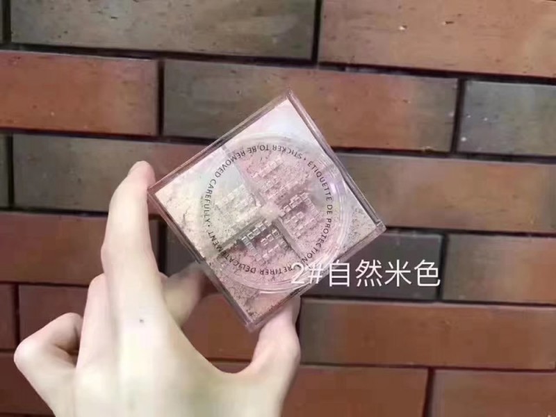 皮肤干燥脱妆的小妙招,夏天出油脱妆用什么产品