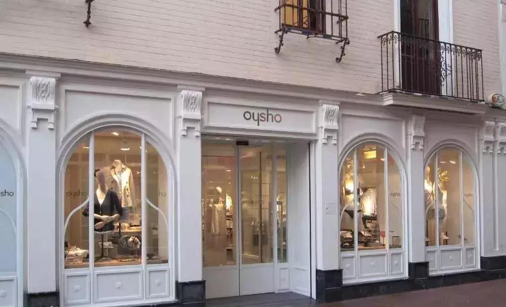 平胸怎么穿不尴尬,平胸怎么穿不空杯