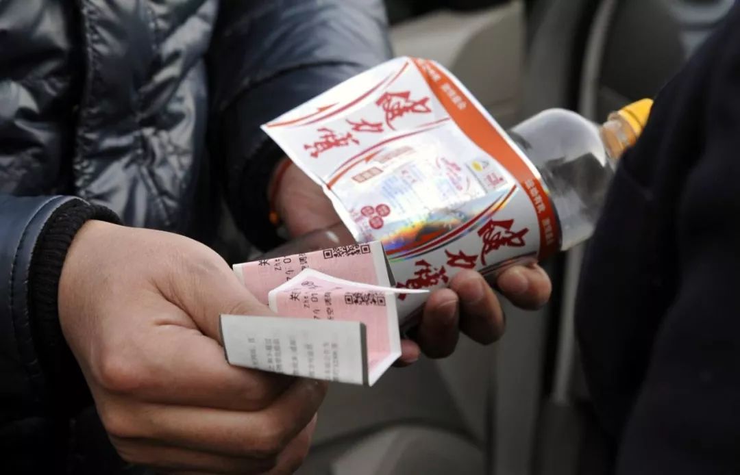 深读｜一边骂黄牛*党**，一边买黄牛票，世道就是这样变坏的