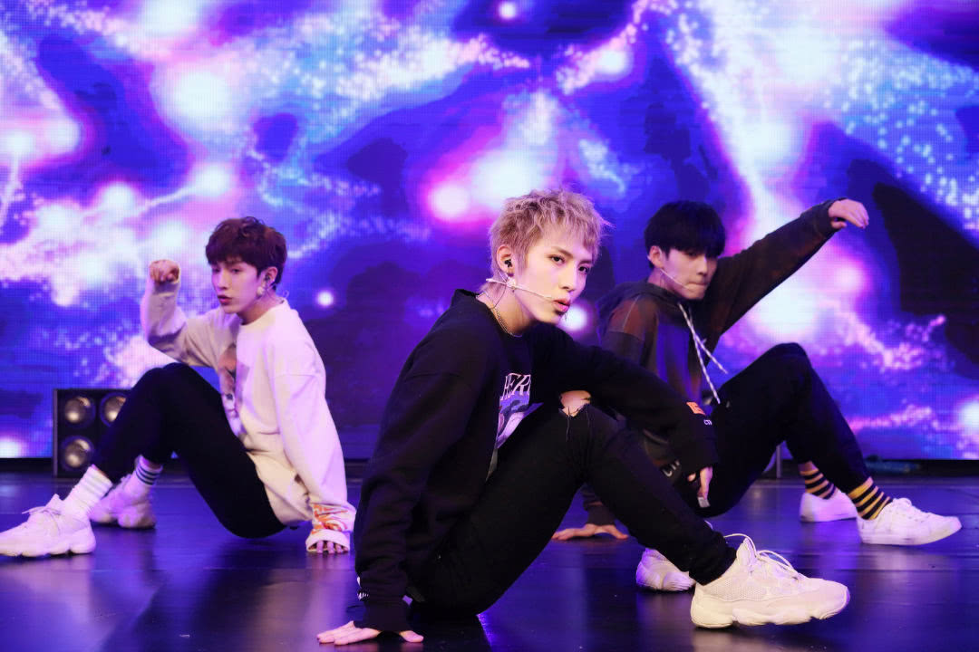 这个牌子出什么都火到断货,女生必须入一个