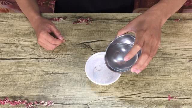 手上长老茧一样的硬皮涂什么,手上长一点硬皮死皮