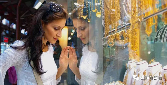 「阿联酋折扣」沙迦世博中心举行17天的大甩卖，折扣高达80%