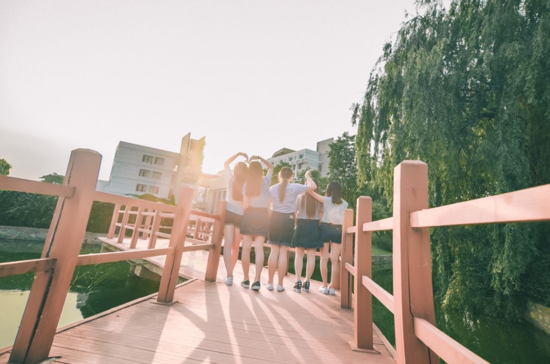 五十人集体照拍照姿势创意大全,高逼格的集体照怎么拍