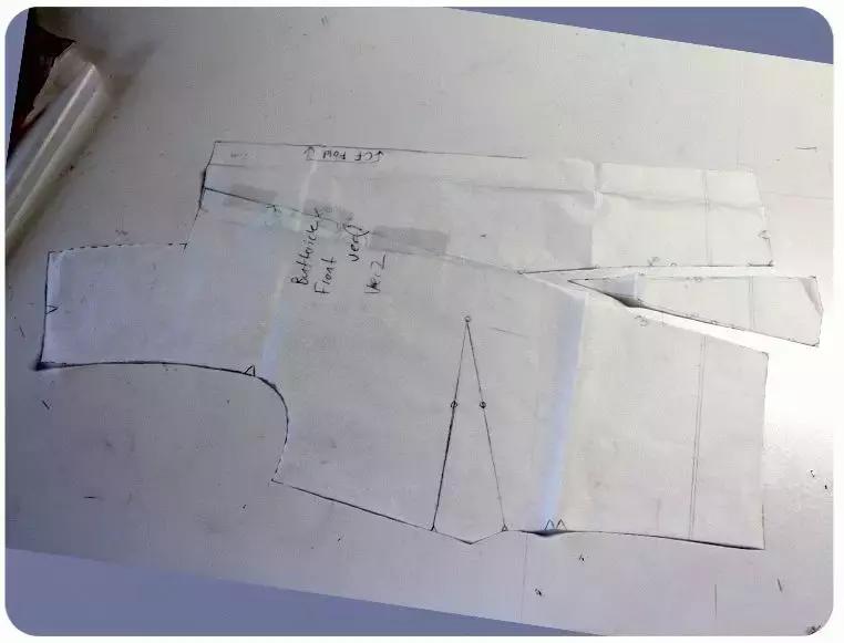 毛衣领口不服帖老是堆一层怎么做,花边方领连衣裙领口不服帖怎么办