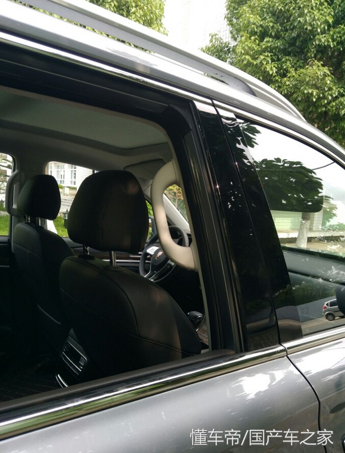 荣威rx8气场怎么样,荣威rx8七座版大红色