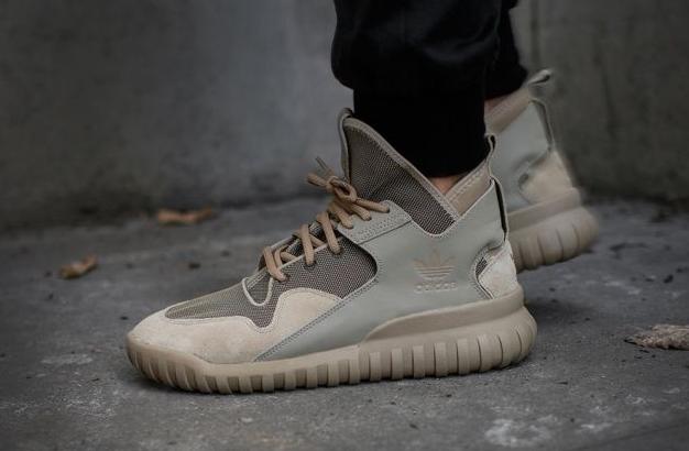 阿迪有什么鞋子和yeezy一样,adidasyeezy是夏天穿的还是冬天