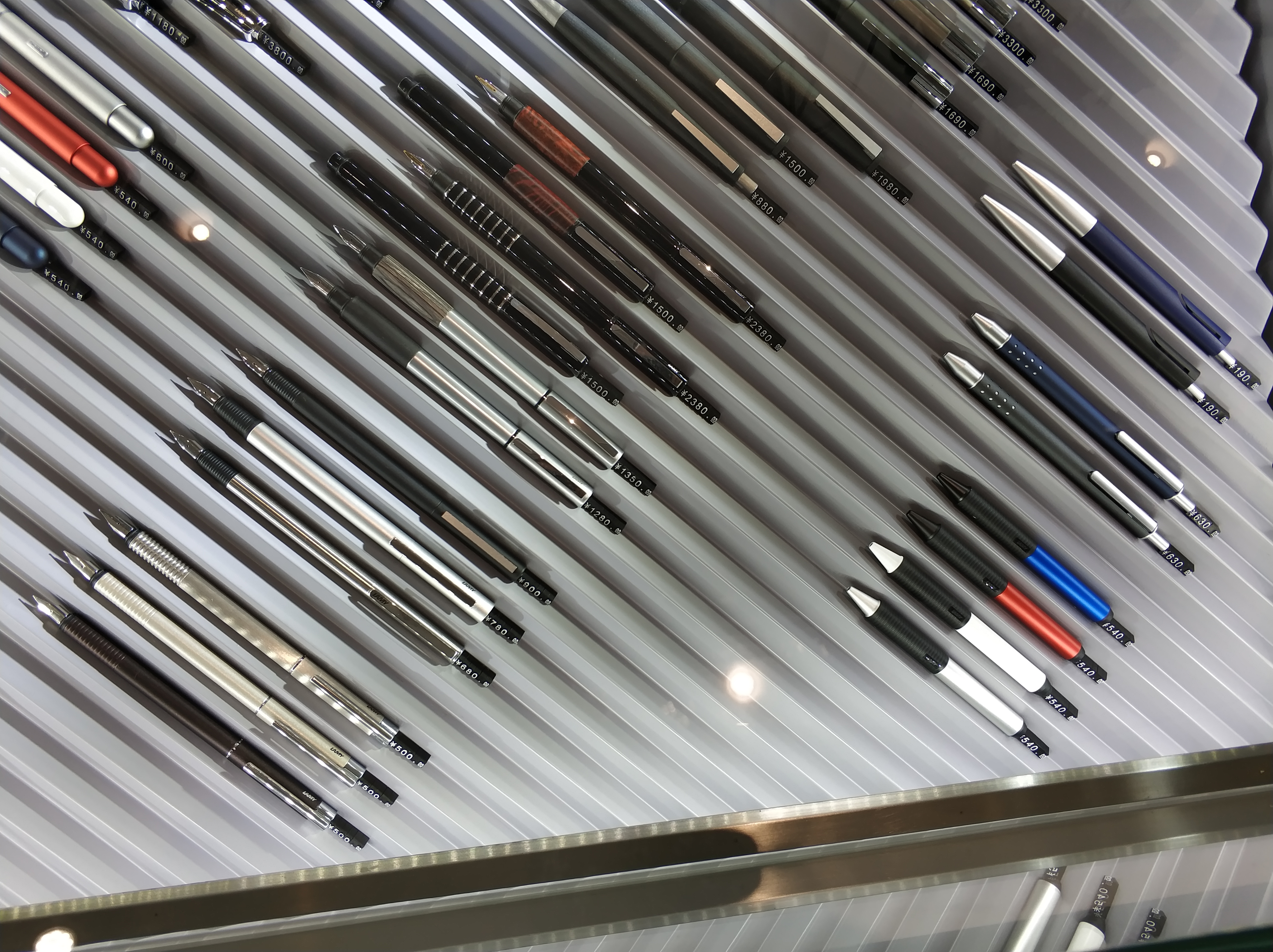 凌美2000价格700多是正品吗,英雄价格行情