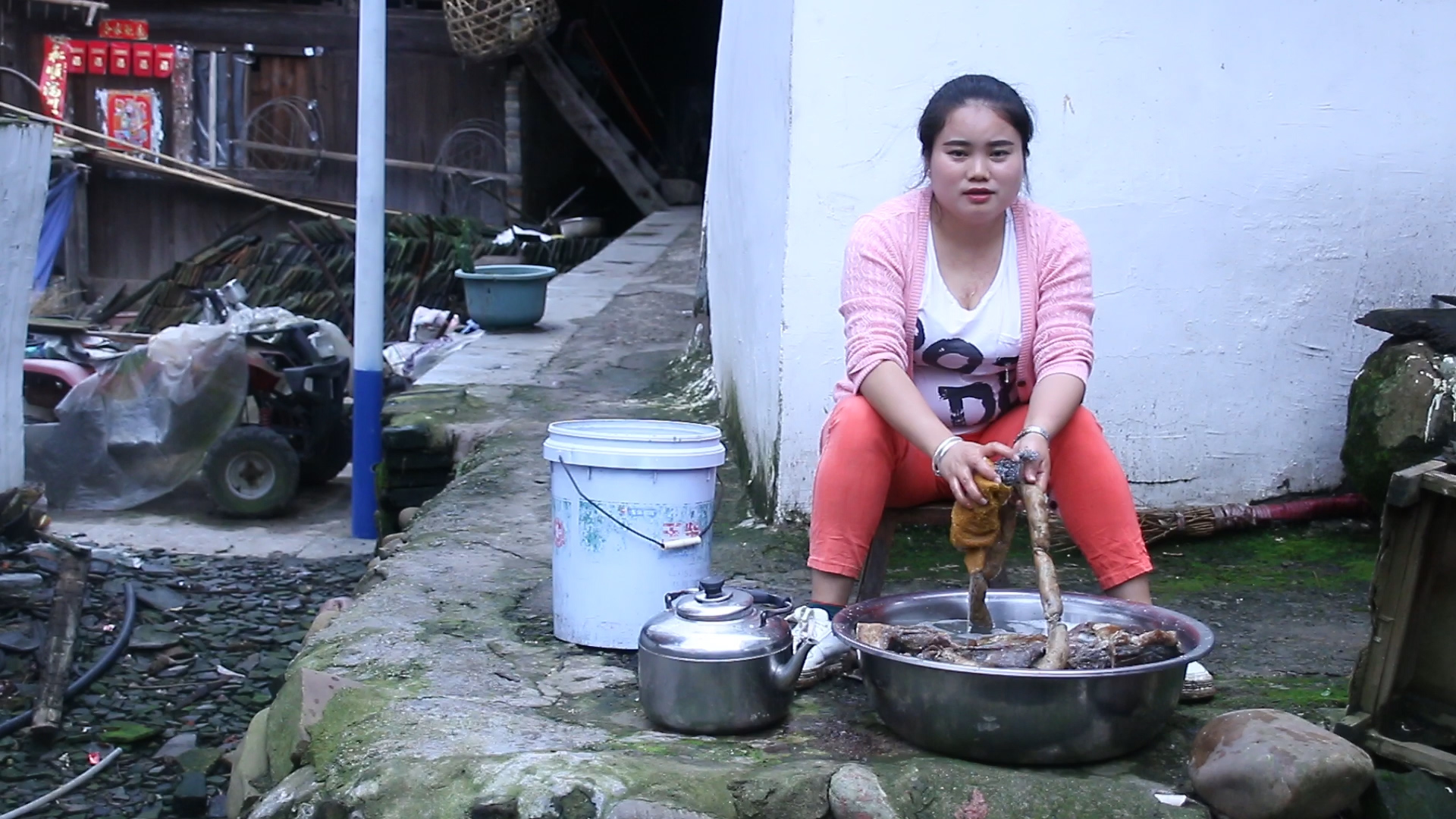 腊肉发霉了洗干净了还能吃吗,腊肉发霉怎么处理才好酒