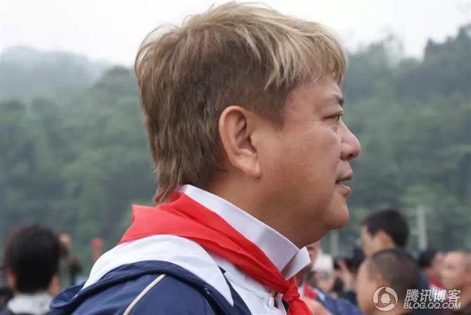 穿越地震带之什邡日记：地震周年谭咏麟黄日华众明星到蓥华小学