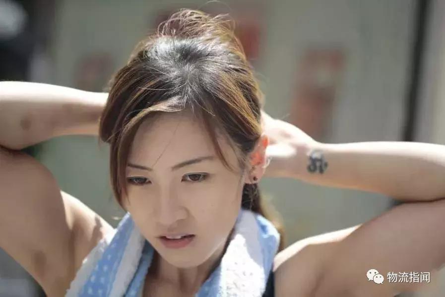 香港最美搬运工女孩,最美港女搬运工