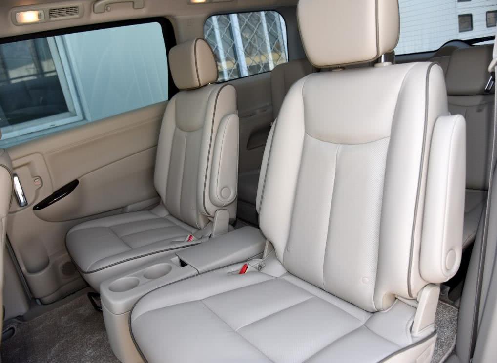 价格不到10万的豪车,日产贵士对比埃尔法