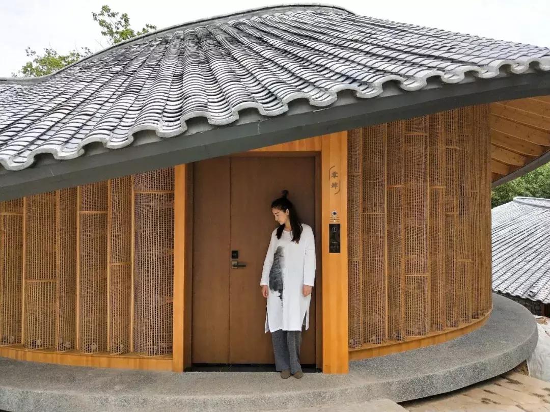 我去了成都向西50里的桃源村,朋友问我是不是去了日本?