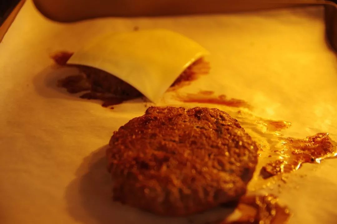 香港女孩卖包子一个70块，照样有人愿意花40分钟排队买，凭什么？