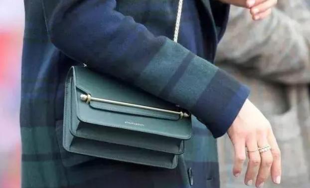 梅根王妃包价格,英国王妃梅根包包