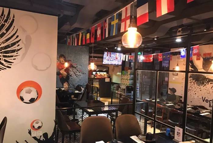 世界杯看球攻略图,又能看世界杯又能喝酒的地方