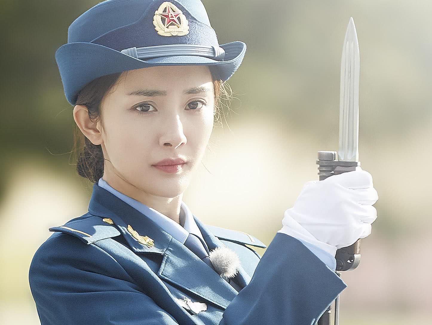 军人着军装外出需要佩戴军衔吗,军人为什么不能穿军装外出