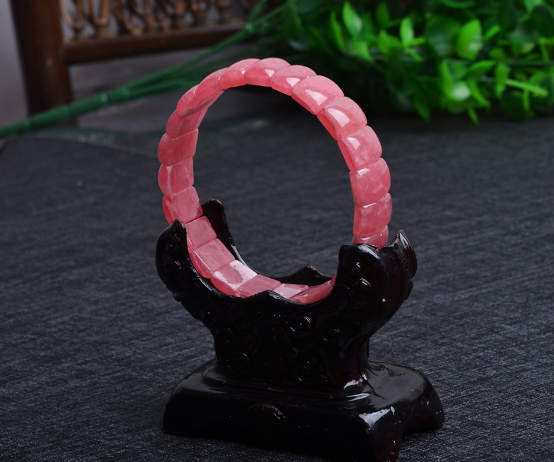 红纹石属于什么档次,红纹石属于昂贵的宝石吗