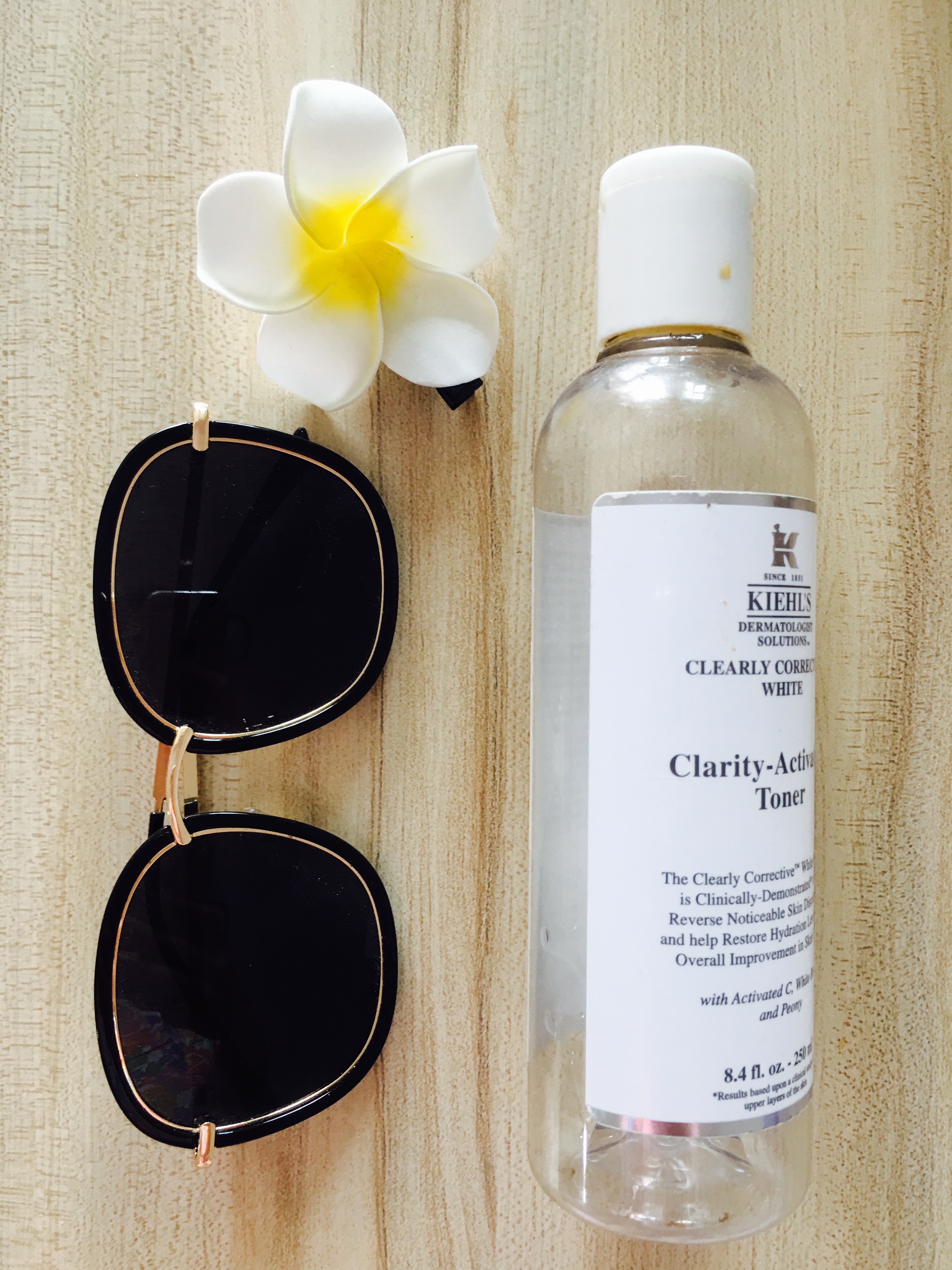 日本化妆水保湿精华三合一,黄豆粒状的护肤品