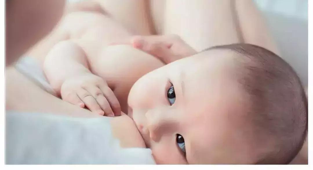 新手妈妈喂奶的正确姿势是这样的