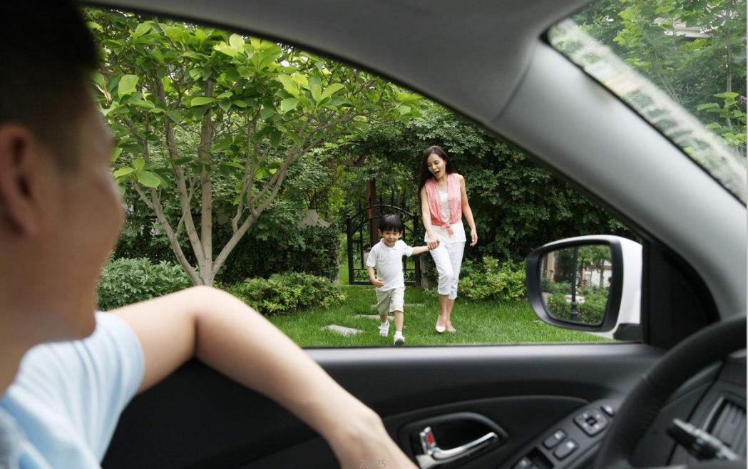 夏天车窗玻璃起雾原理,车窗玻璃起雾处理小妙招