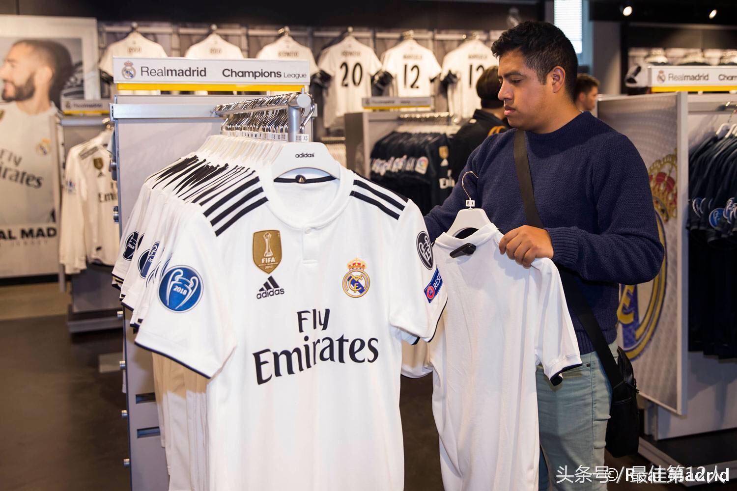 皇马新赛季客场球衣彩色印号,皇马8-19赛季球衣细节