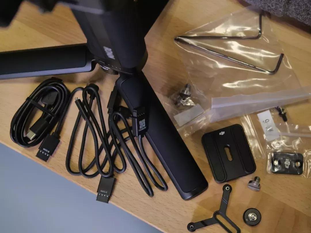 大疆如影s稳定器装箱,大疆如影s相机稳定器竖屏安装