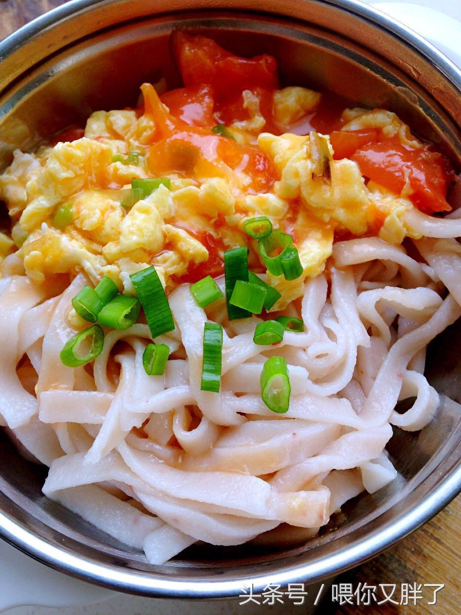 手擀面条用冷水还是热水和面,手擀面面条筋道的配方