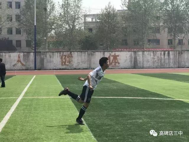 世界杯校园足球展示,青少年足球联赛精彩瞬间