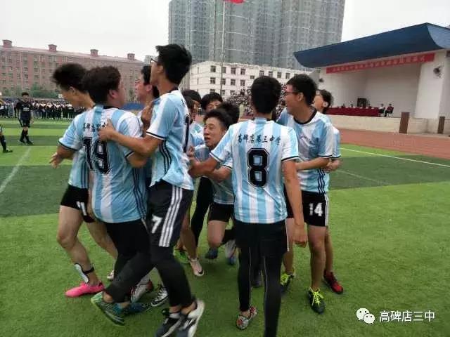 世界杯校园足球展示,青少年足球联赛精彩瞬间