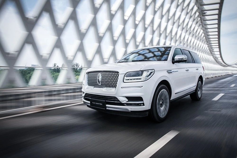 林肯20万至30万的SUV,最新款林肯领航员太霸气了