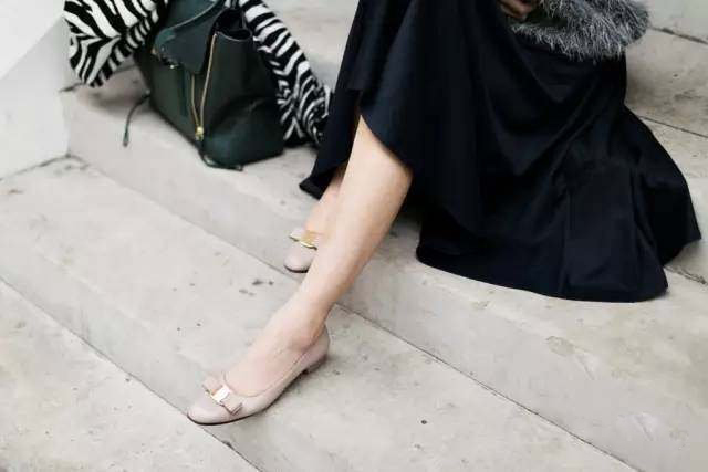 菲拉格慕23年秋冬新款男士豆豆鞋,菲拉格慕的经典蝴蝶结女鞋