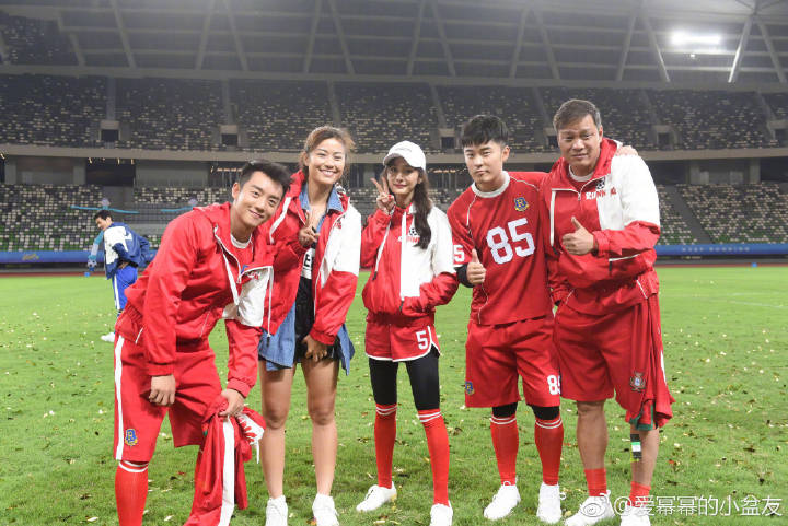 杨幂上跑男,杨幂录制节目踢足球