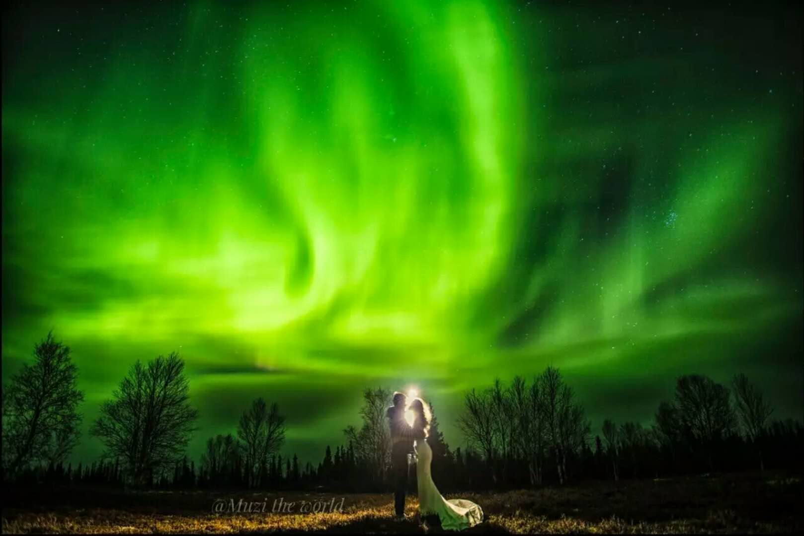 她在127小时的K3火车上拍婚纱照,看了三个国家的风景
