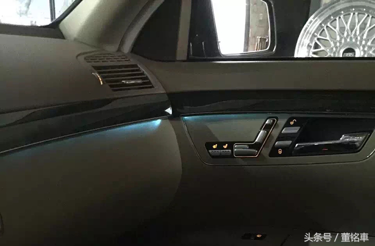 奔驰s300加装氛围灯,奔驰s300老款有氛围灯吗