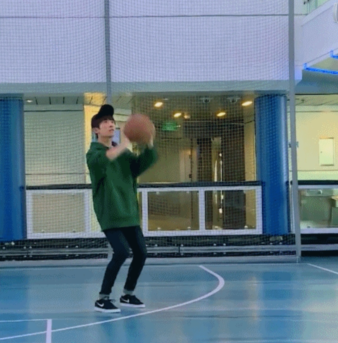 易烊千玺图片静态日常,易烊千玺运动风