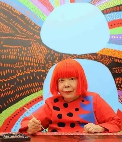 她年少自杀未遂，48岁住进精神疗养院，为何LV和兰蔻都拜倒在她石榴裙下