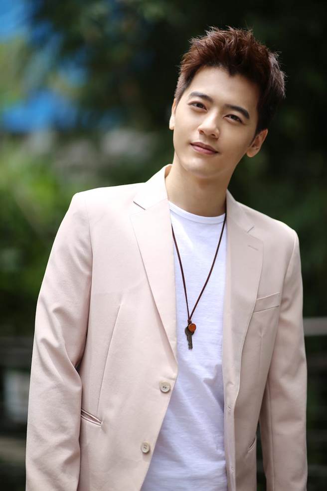 众星祝福王彦霖鹿晗关晓彤,鹿晗和陈柏霖合作